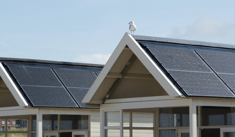 Professionele installatie van zonnepanelen in een woning in Emmen